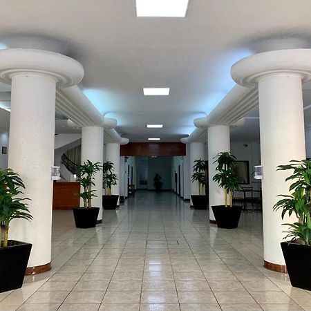 Hotel Capri De Leon Mexico ภายนอก รูปภาพ
