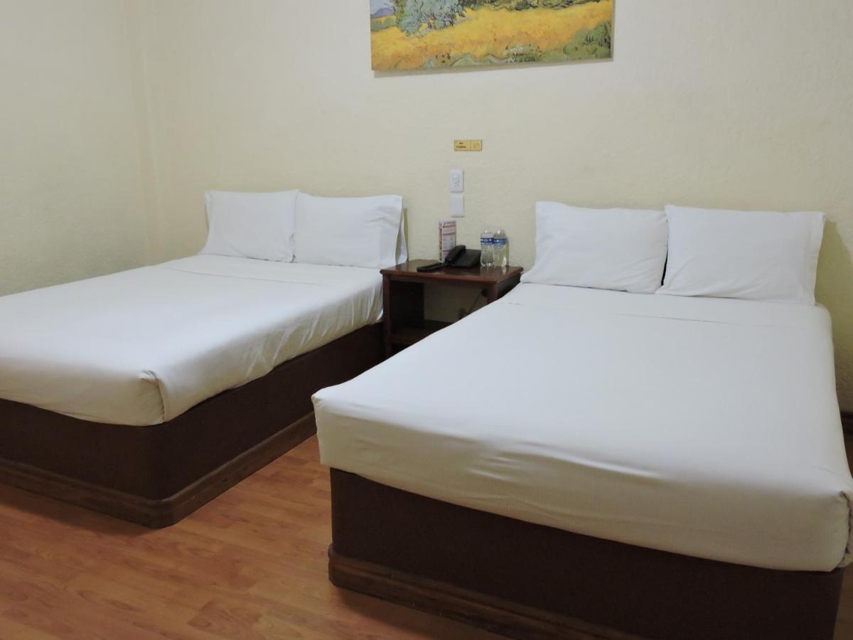 Hotel Capri De Leon Mexico ภายนอก รูปภาพ