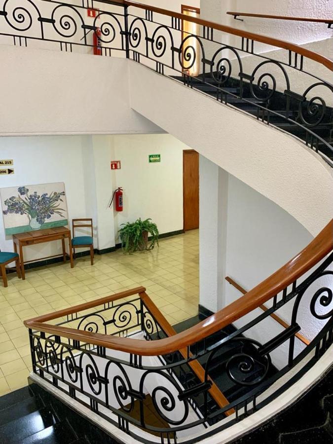 Hotel Capri De Leon Mexico ภายนอก รูปภาพ