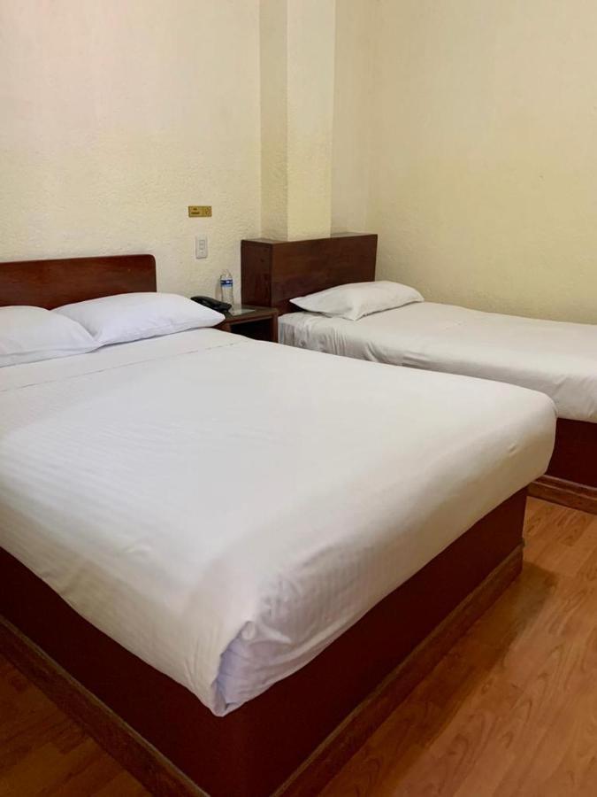 Hotel Capri De Leon Mexico ภายนอก รูปภาพ