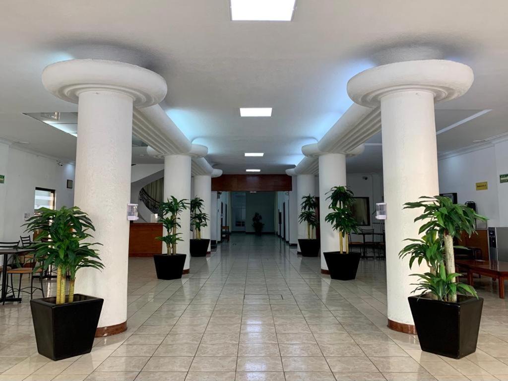 Hotel Capri De Leon Mexico ภายนอก รูปภาพ