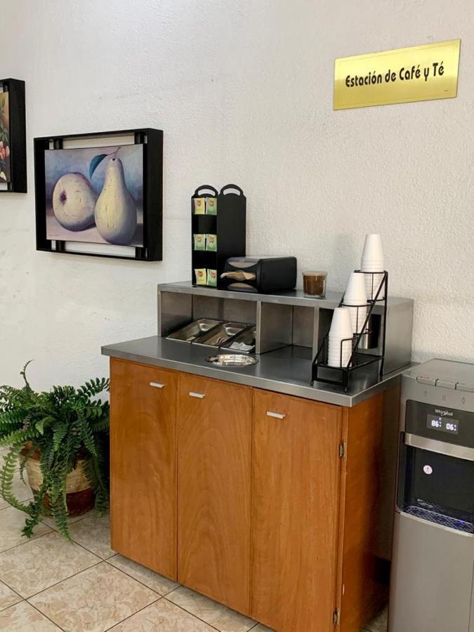 Hotel Capri De Leon Mexico ภายนอก รูปภาพ