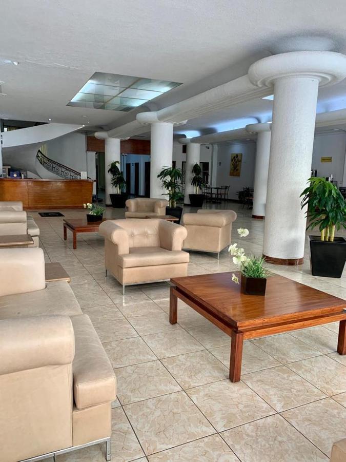 Hotel Capri De Leon Mexico ภายนอก รูปภาพ